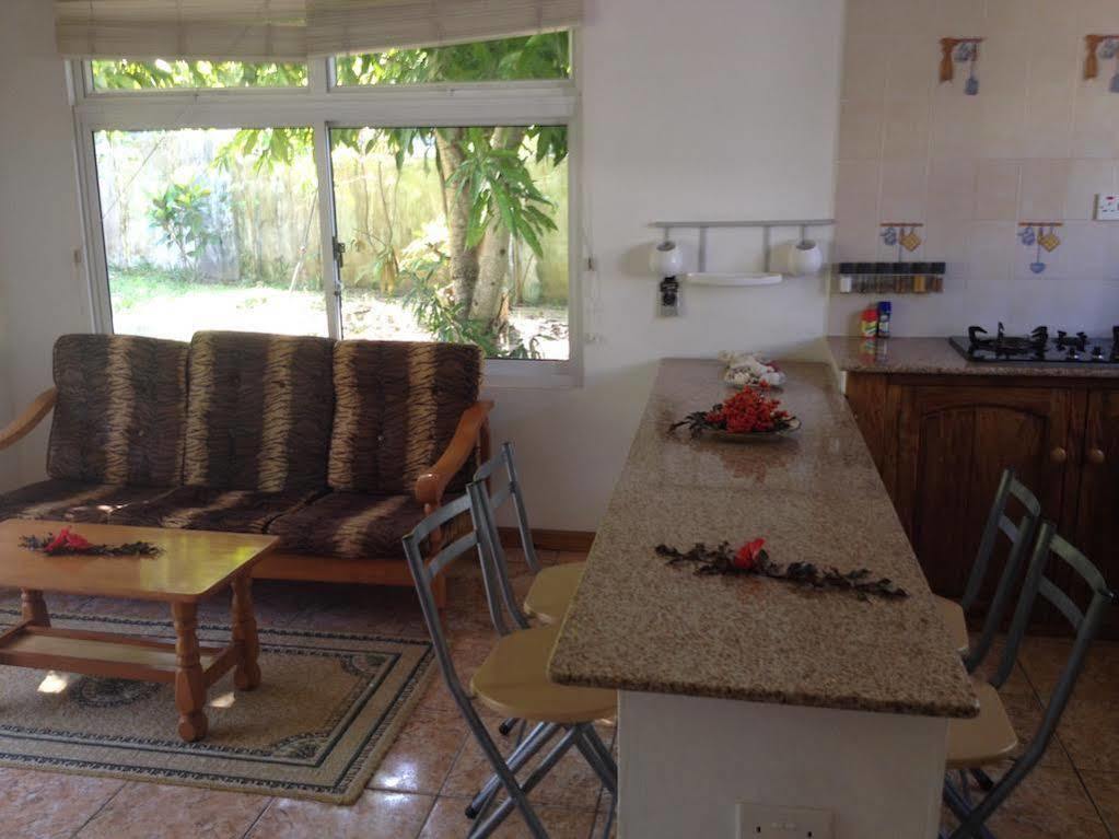 Marl Self Catering Villa Pointe La Rue Exterior photo