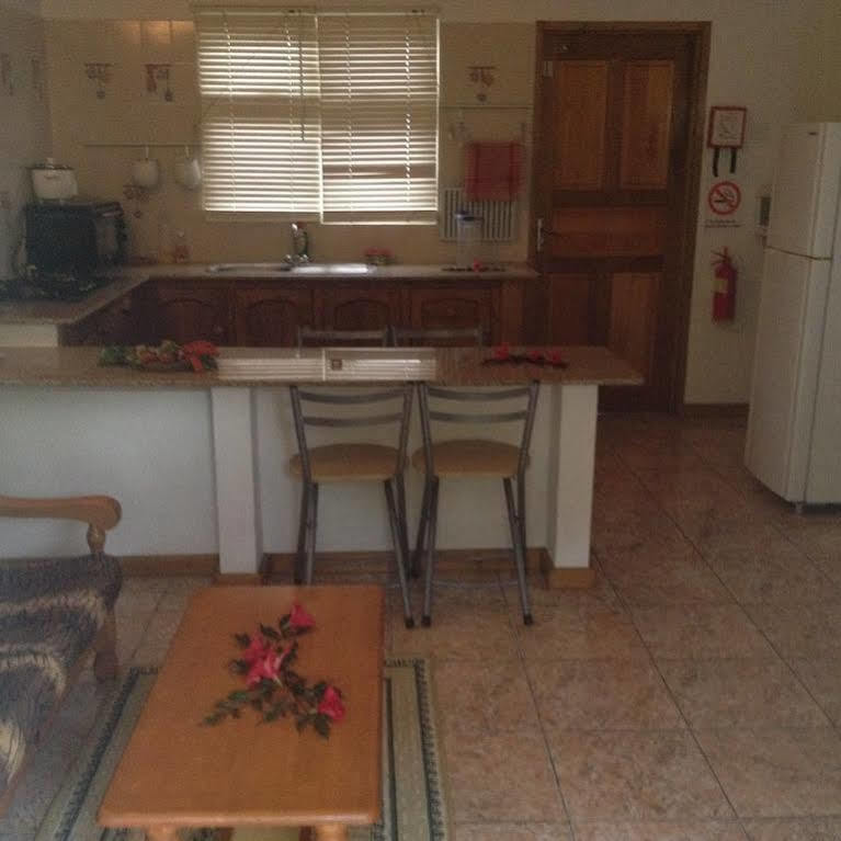 Marl Self Catering Villa Pointe La Rue Exterior photo